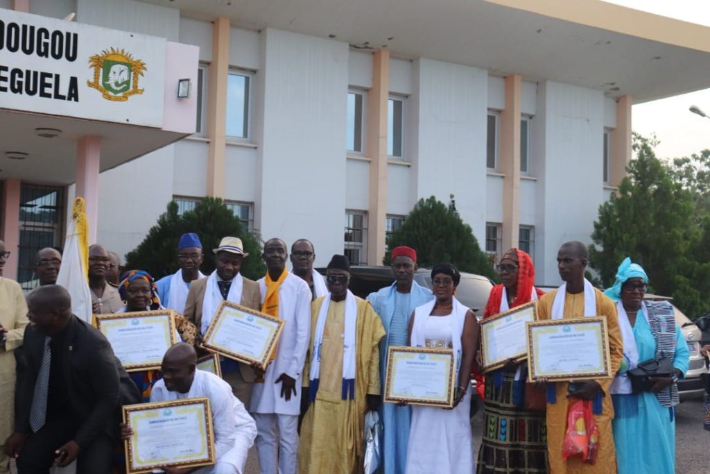 La photo de famille de tous les Ambassadeurs de paix FPU